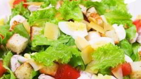 салат цезарь с ананасами