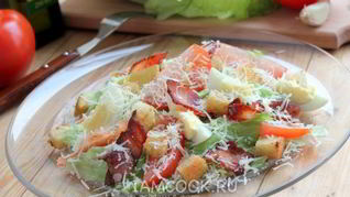 Салат Цезарь с беконом