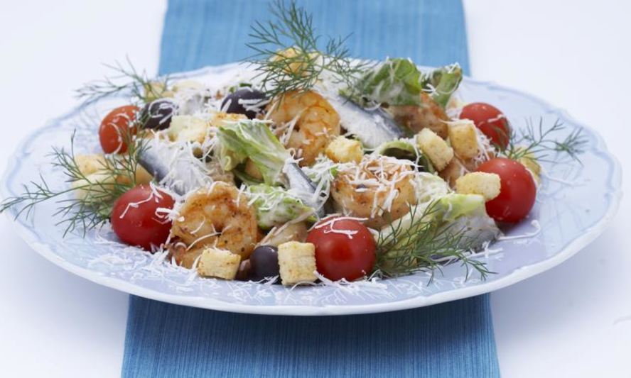 Рецепт салата цезарь с креветками