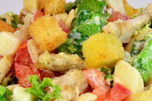 Салат Цезарь с курицей и адыгейским сыром