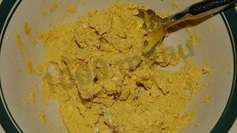 салат цезарь с курицей и домашними сухариками