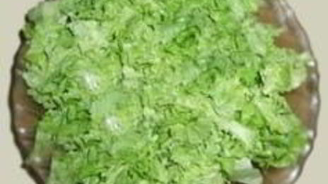 салат цезарь с курицей и домашними сухариками