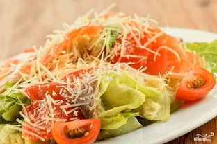 Салат Цезарь с лососем