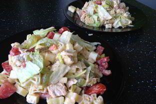 Салат Цезарь с макаронами