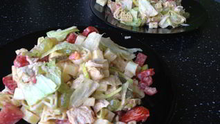 Салат Цезарь с макаронами