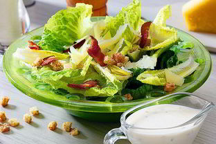 Салат Цезарь с оригинальной заправкой