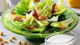 Салат Цезарь с оригинальной заправкой