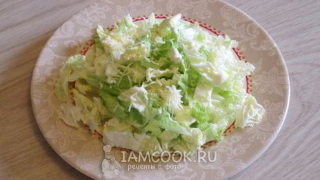 салат цезарь с пекинской капустой и курицей