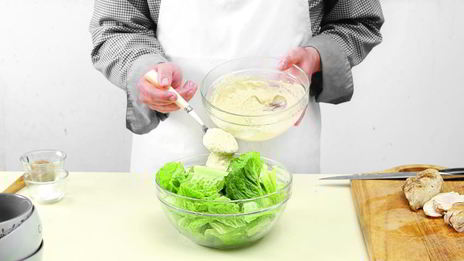 салат цезарь с разными добавками