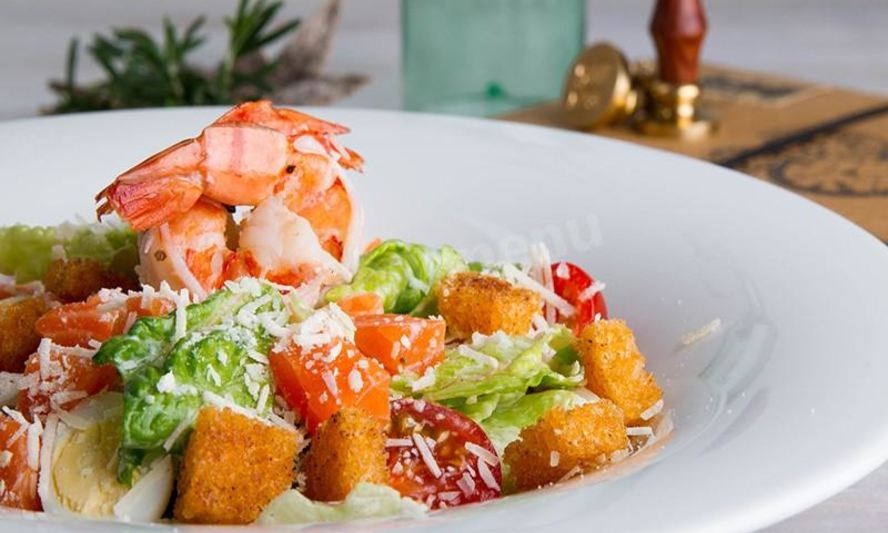 Рецепт салата цезарь с семгой и креветками
