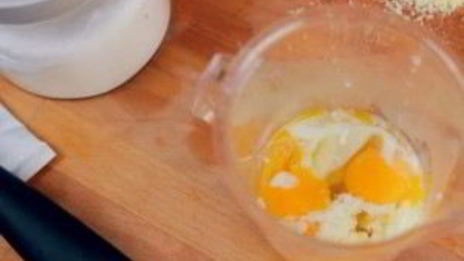 салат цезарь с соусом