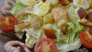 Салат Цезарь с жареной курицей и креветками