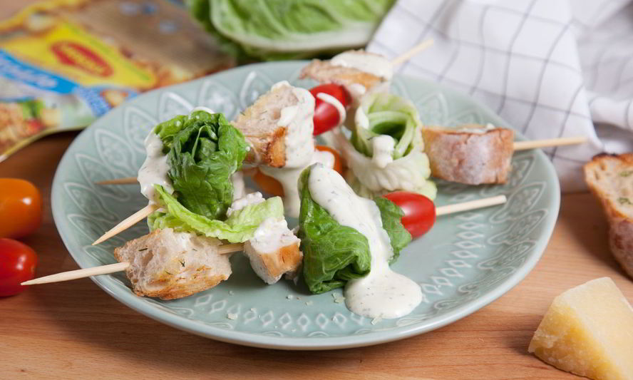 Рецепт шашлыка из куриной грудки под соусом цезарь