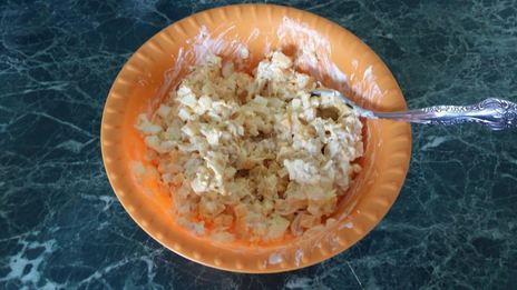 сытный салат с вареными грудками и кукурузой