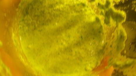 теплый салат из пасты с тыквой и песто из грецких орехов и шалфея