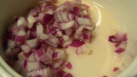 теплый салат из пасты с тыквой и песто из грецких орехов и шалфея