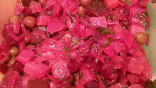 Винегрет из запеченных овощей с квашеной капустой