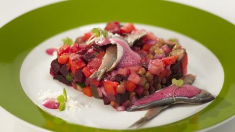 винегрет со свекольной пеной и оливковым песком