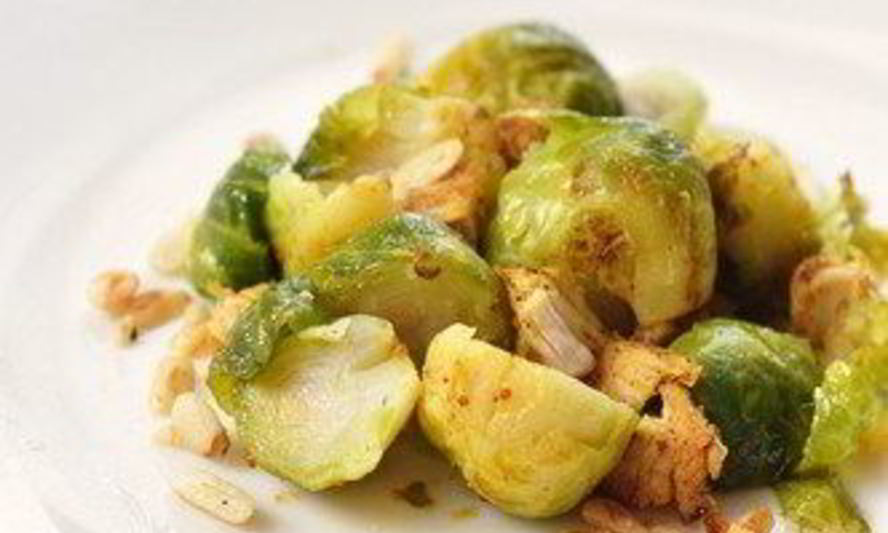 Рецепт жареной брюссельской капусты с кедровыми орешками в бальзамическом винегрете