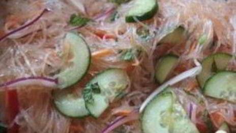 вьетнамский салат из рисовой лапши с тофу