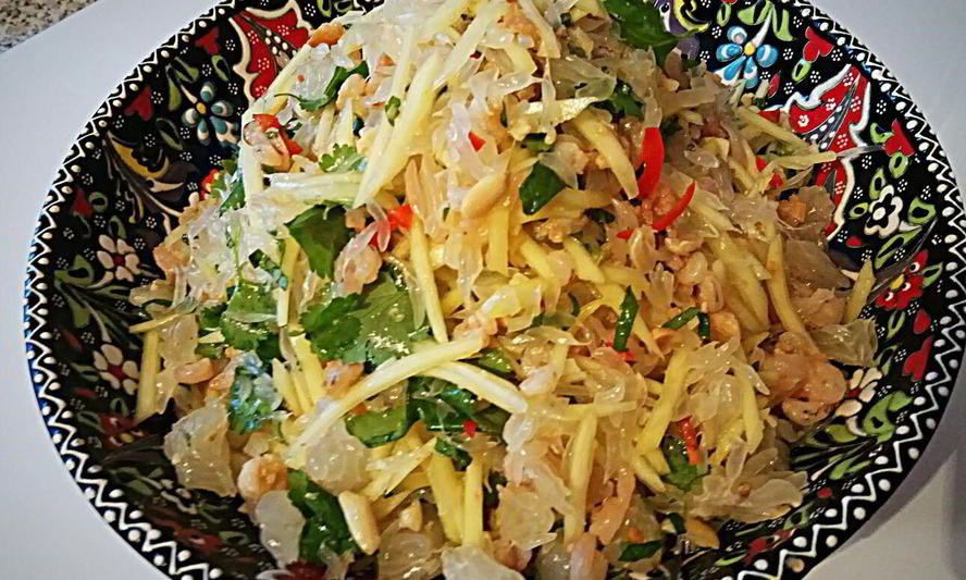 Рецепт вьетнамского салата с зеленым манго, креветками и помело