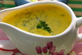 Салатная заправка с листьями редиса