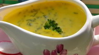 Салатная заправка с листьями редиса