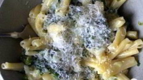 сливочный соус с луком и мангольдом