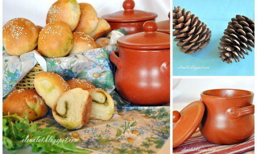 Рецепт булочек с соусом песто