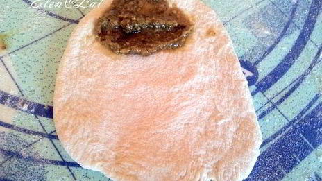 булочки с соусом песто