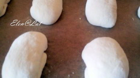 булочки с соусом песто