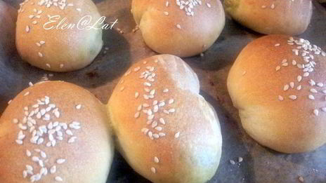 булочки с соусом песто