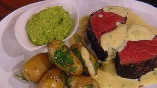 Филе говядины со спаржевым песто под соусом B arnaise