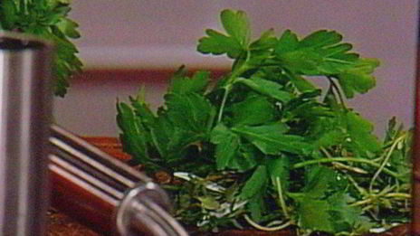 филе говядины со спаржевым песто под соусом b arnaise