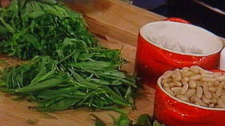 филе говядины со спаржевым песто под соусом b arnaise