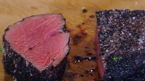 филе говядины со спаржевым песто под соусом b arnaise