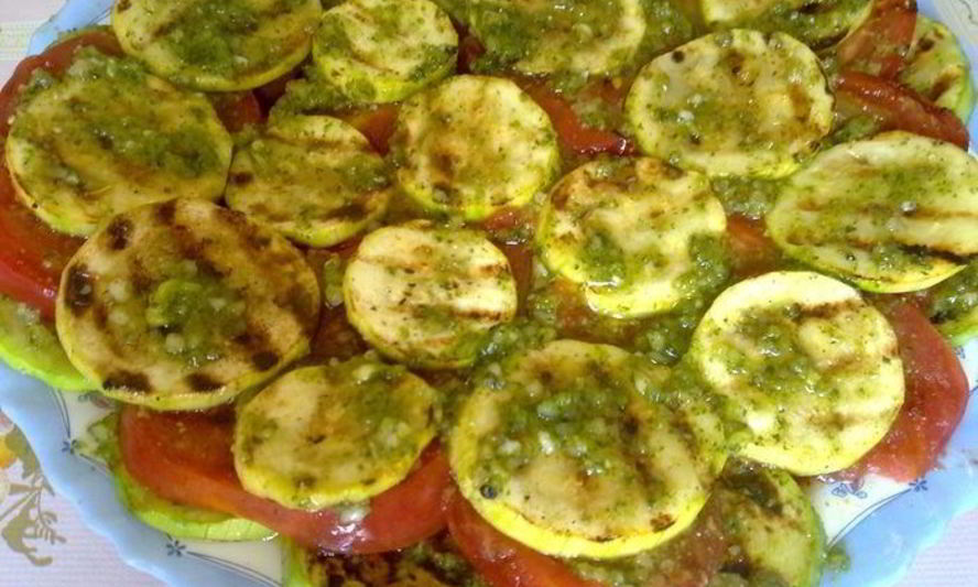 Рецепт кабачков и помидоры — гриля с соусом песто
