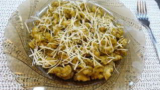 Макароны с соусом песто