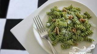 Паста с соусом Песто из капусты кале и грецких орехов