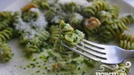 паста с соусом песто из капусты кале и грецких орехов