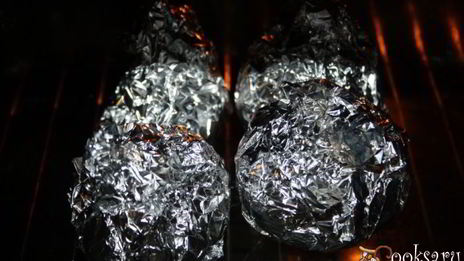 печеный картофель с соусом песто