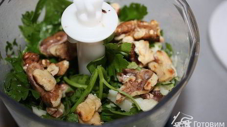 песто из зелени петрушки с перцем чили