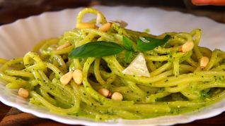 Спагетти с соусом песто