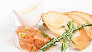 Соус тартар и тартар из лосося