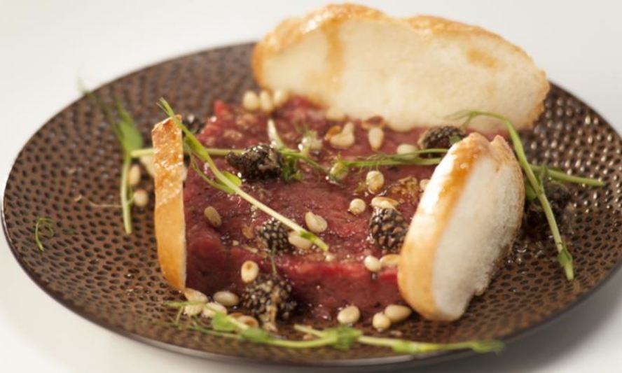 Рецепт тартара из говядины с шишковым вареньем