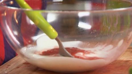 тартар из клубники с йогуртом