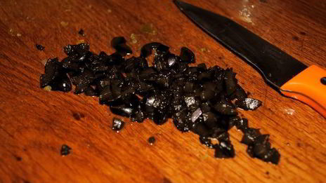 тартар из лосося c салатом рукола-помидоры