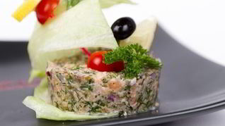 Тартар из сельди и авокадо