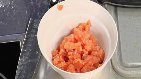 тартар из семги на апельсине