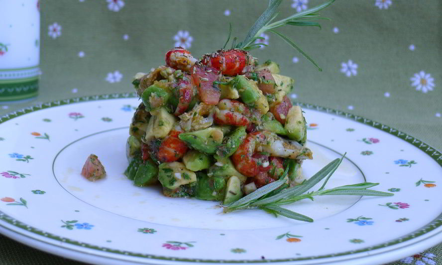 Рецепт тартара с раковыми шейками и авокадо